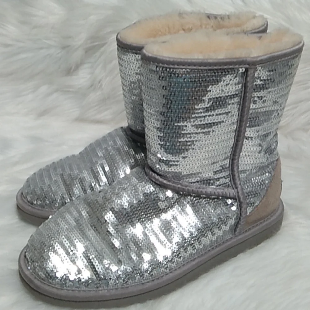 SALE! Auth UGG Silver Sequined Boots Gently Worn Sz.6 Can Fit Bigger (X-339) - Picture 2 of 8